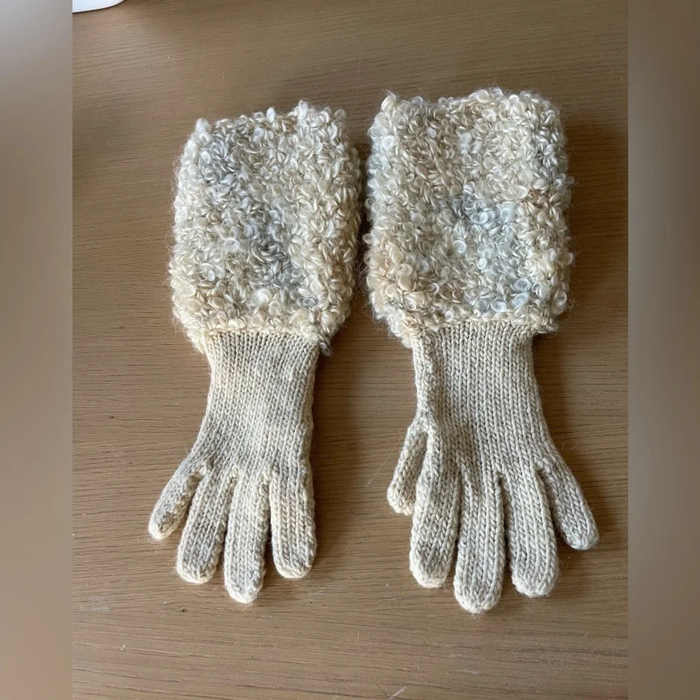 RARE! VINTAGE CURLY LAMB WOOL GLOVES